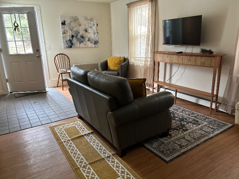 Norwich Apartment for Traveling Nurse - Photo 3