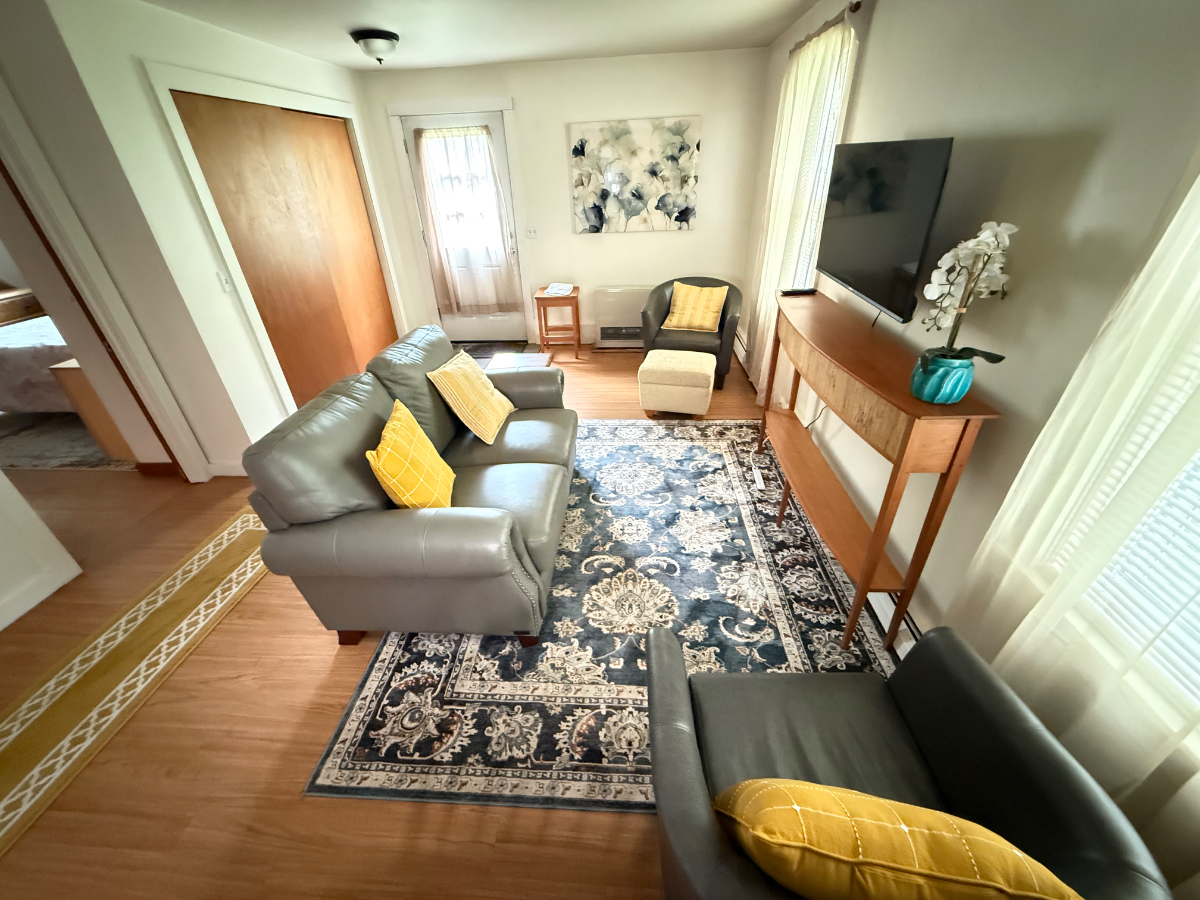 Norwich Apartment for Traveling Nurse - Photo 4