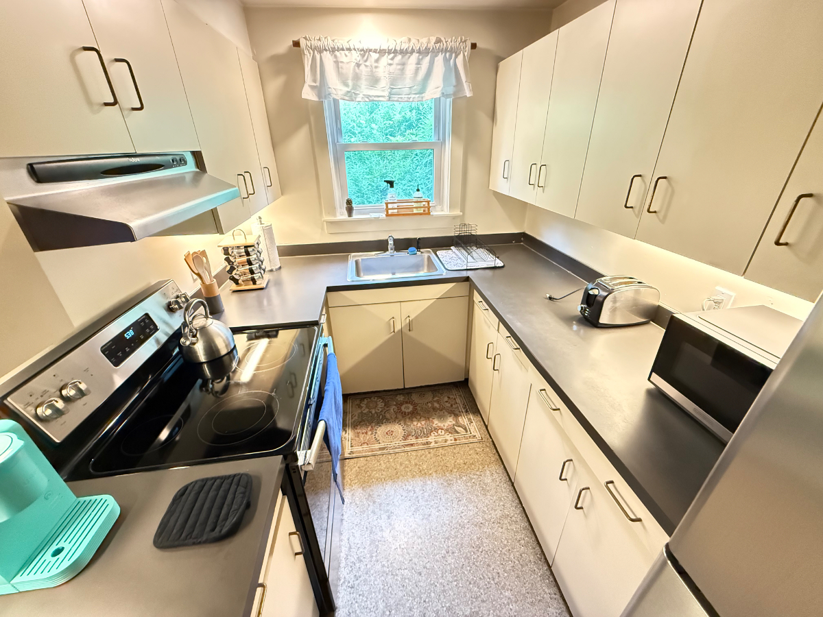 Norwich Apartment for Traveling Nurse - Photo 12