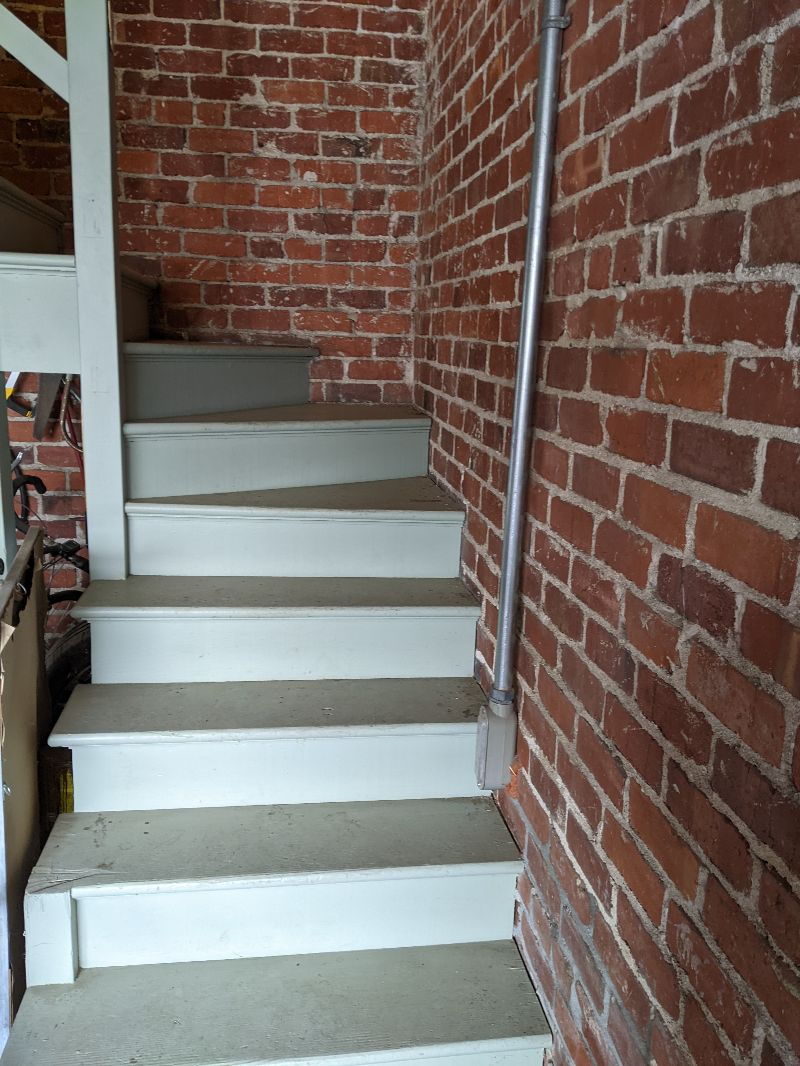 Private Studio above garage - Photo 4