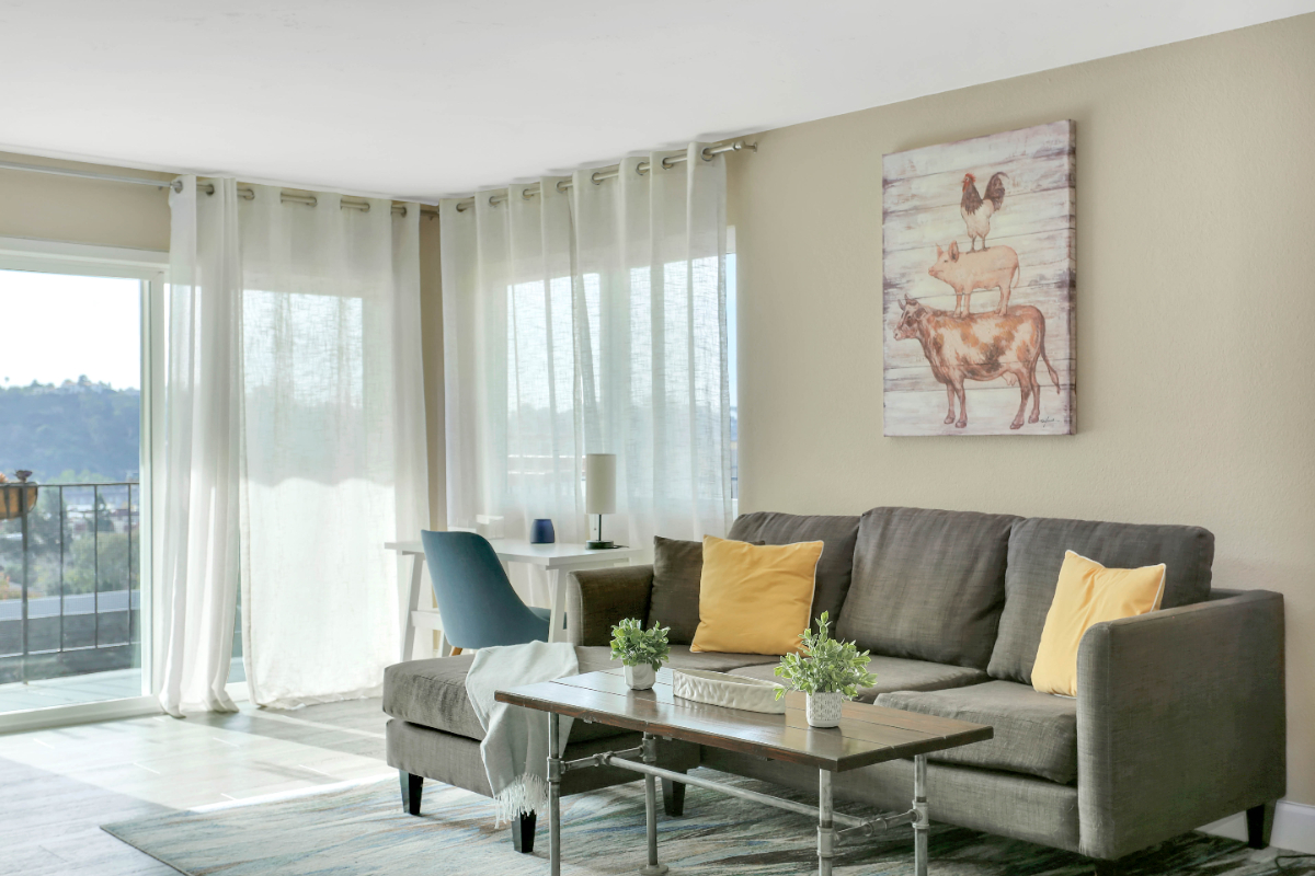 Luxury Condo, 2BR - Balcony, Washer/Dryer, Pets OK - Photo 2