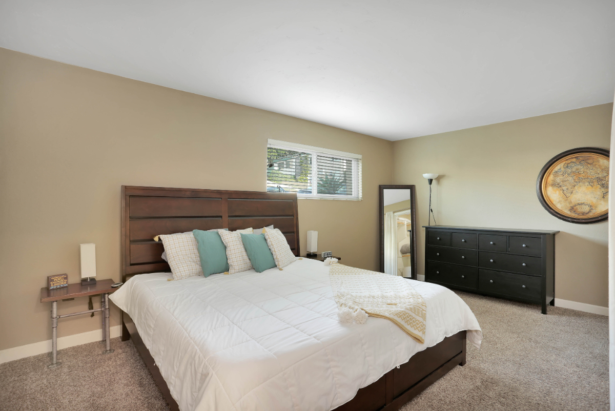 Luxury Condo, 2BR - Balcony, Washer/Dryer, Pets OK - Photo 4