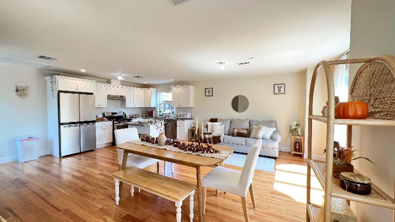 Luxury NYC Apt / NEAR NJ  EWR/ Free Parking/  Footsteps to Train-Ferry - Photo 4