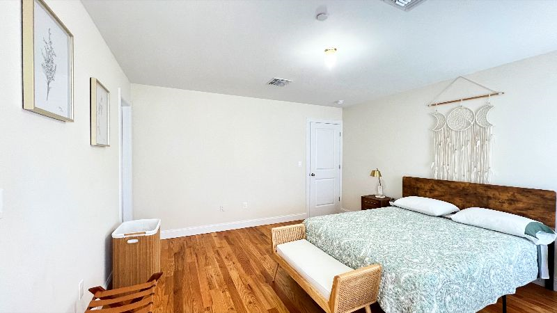 Luxury NYC Apt / NEAR NJ  EWR/ Free Parking/  Footsteps to Train-Ferry - Photo 8