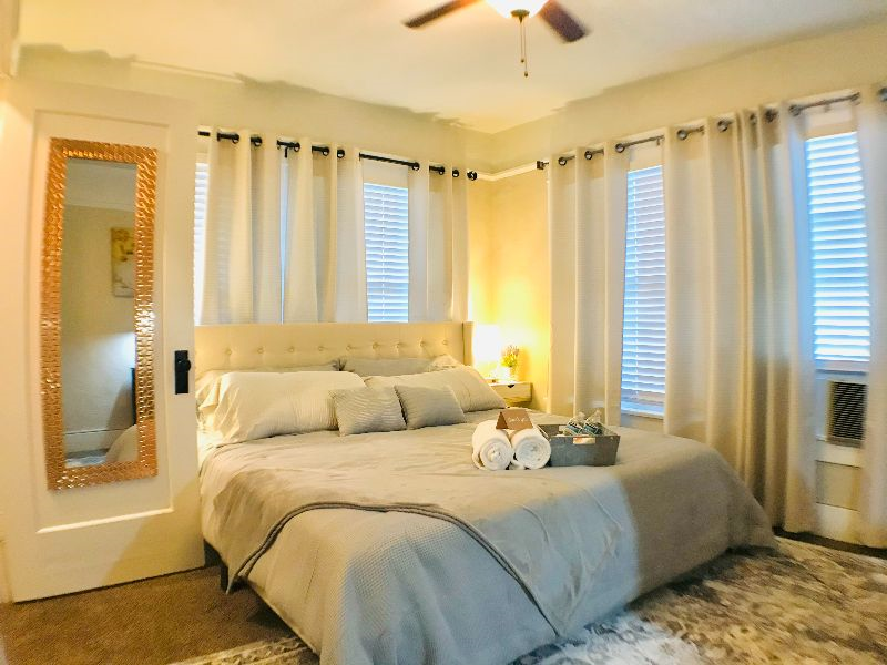 1 Bedroom/Private APT 4/King Bed