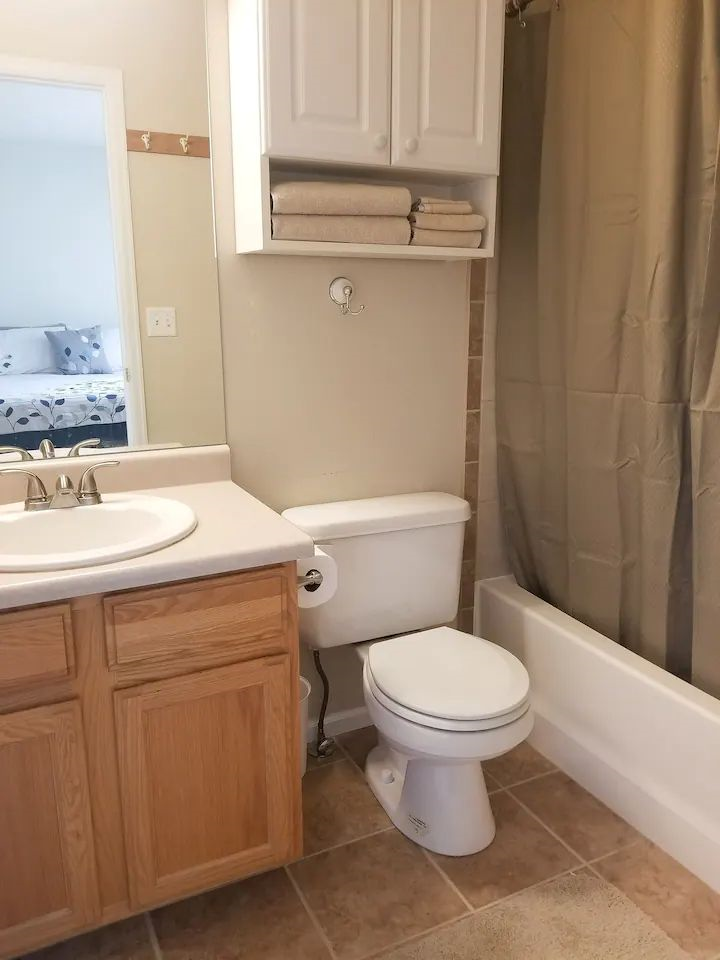4.5 BR Home in Quiet Neighborhood - Photo 11