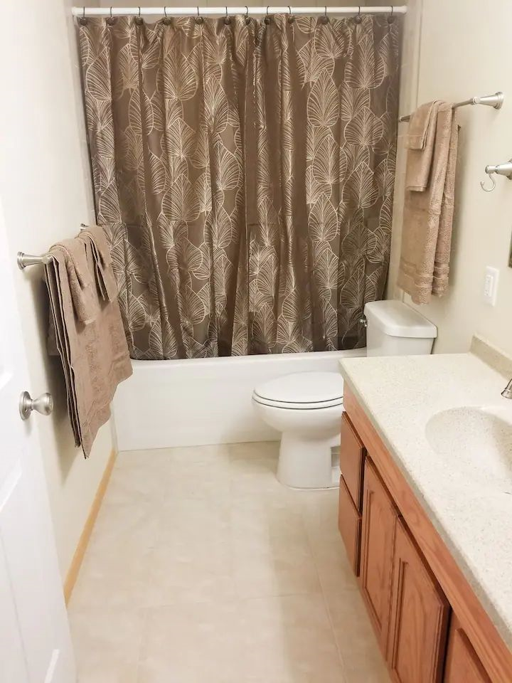 4.5 BR Home in Quiet Neighborhood - Photo 12