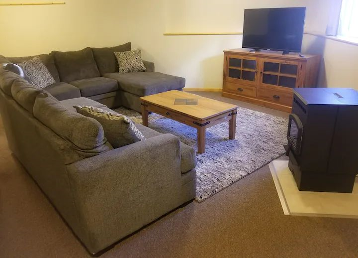 4.5 BR Home in Quiet Neighborhood - Photo 8
