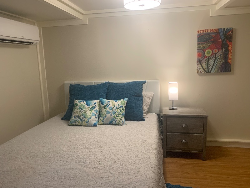 In-law fully furnished move-in ready - Photo 2