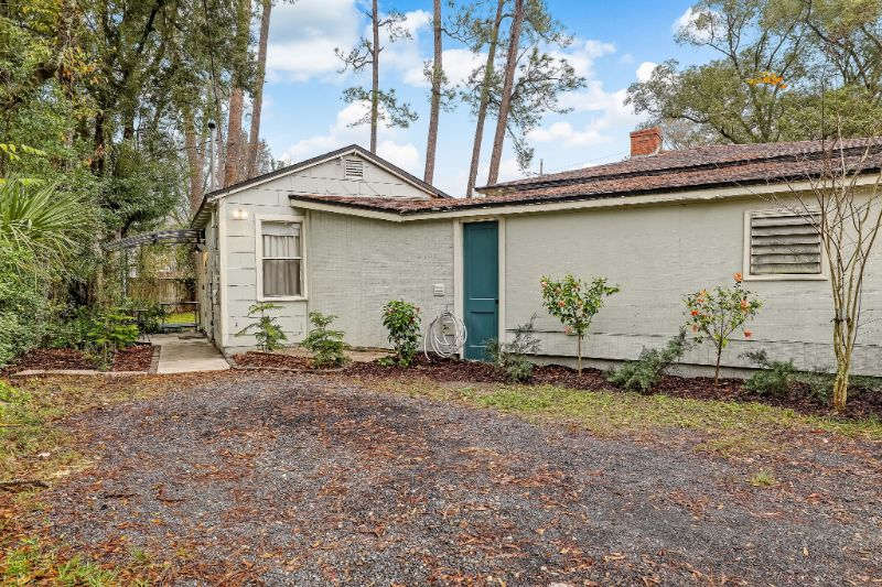 Cozy Cottage in trendy Murray Hill - Photo 6