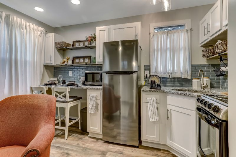 Cozy Cottage in trendy Murray Hill - Photo 12