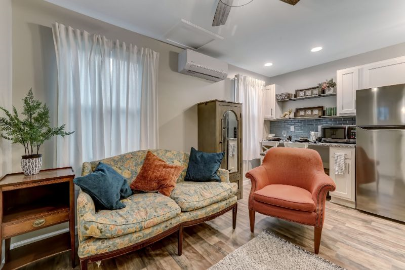 Cozy Cottage in trendy Murray Hill - Photo 11