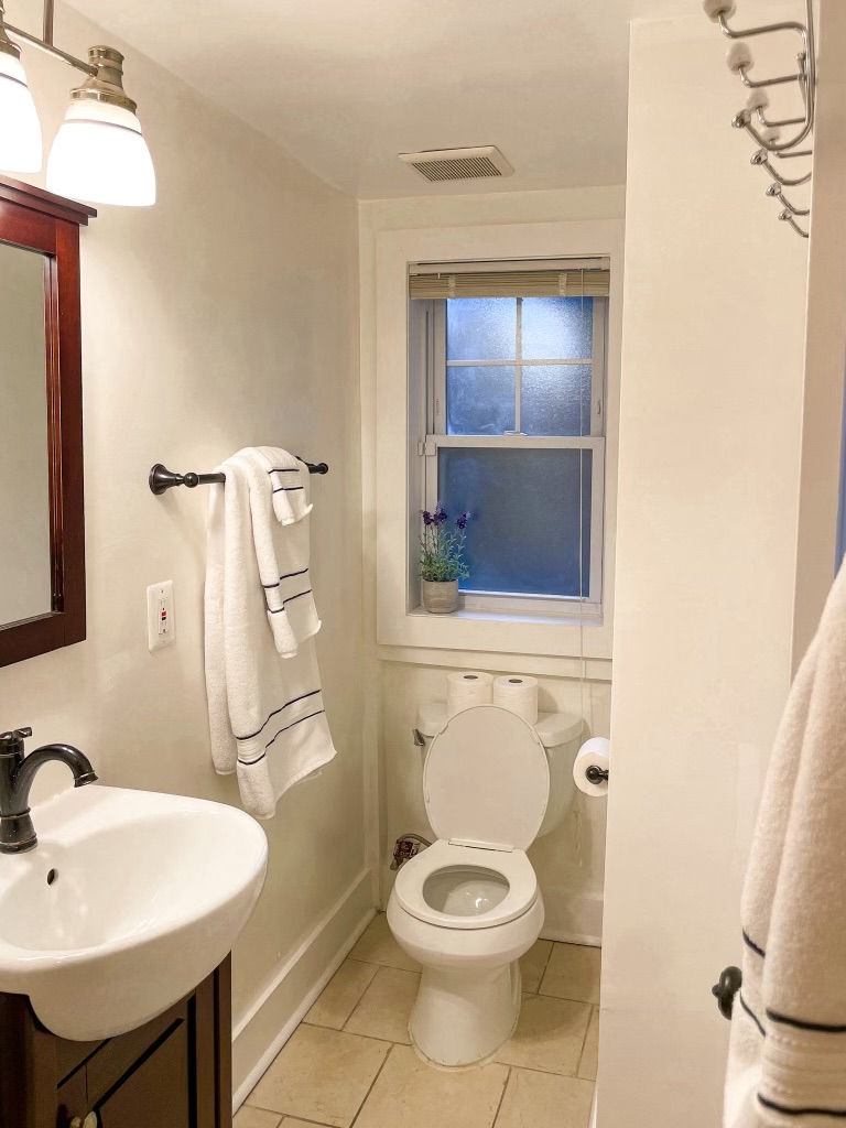 Cozy Studio Apt, near H St Corridor - Photo 4