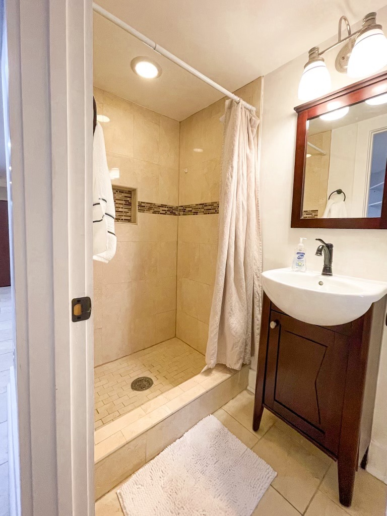 Cozy Studio Apt, near H St Corridor - Photo 5