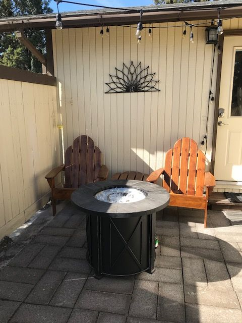 Cozy Private Unit with private yard, electric fireplace, firepit and kitchenet - Photo 4