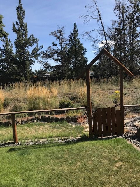 Cozy Private Unit with private yard, electric fireplace, firepit and kitchenet - Photo 6