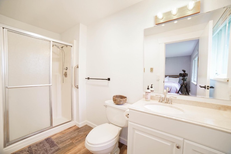 Beautiful Newly Renovated Home Near Hospital - Photo 6