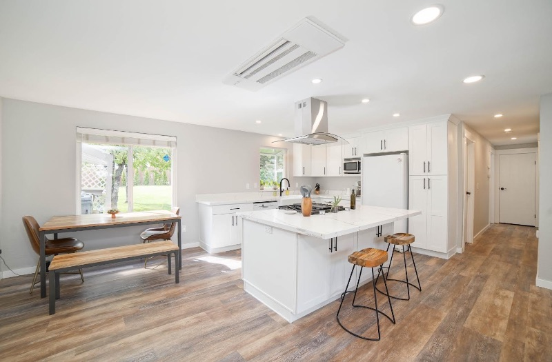 Beautiful Newly Renovated Home Near Hospital - Photo 3