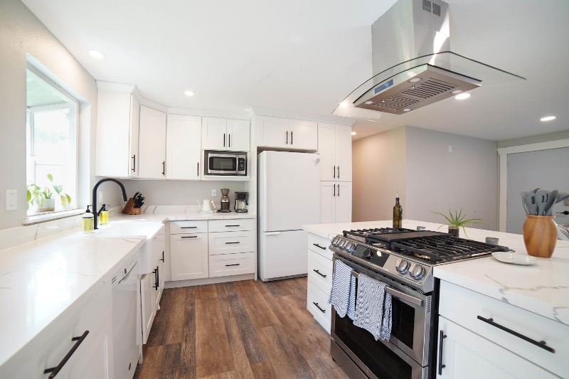 Beautiful Newly Renovated Home Near Hospital - Photo 2