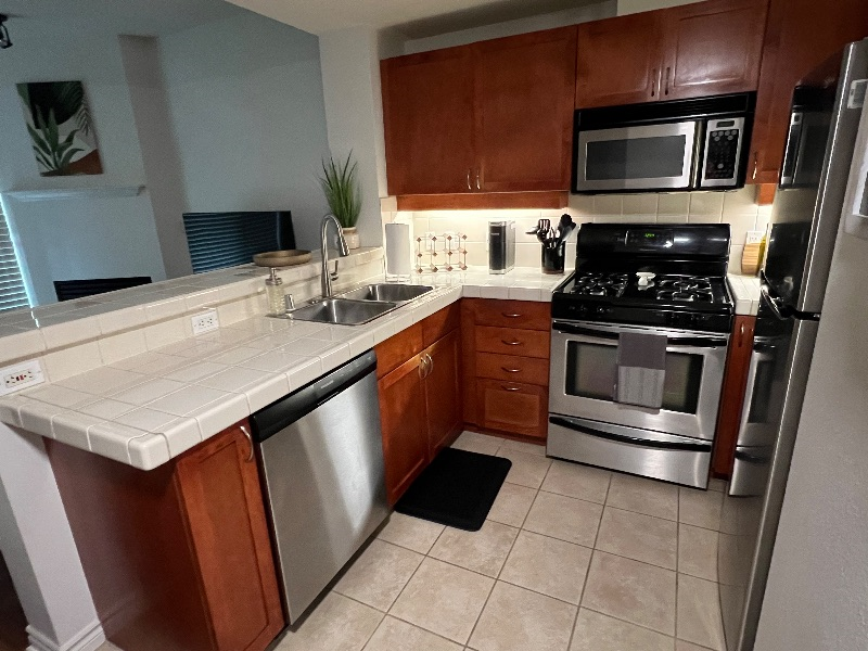 Beautiful 1 bd condo in the heart of little Italy - Photo 3