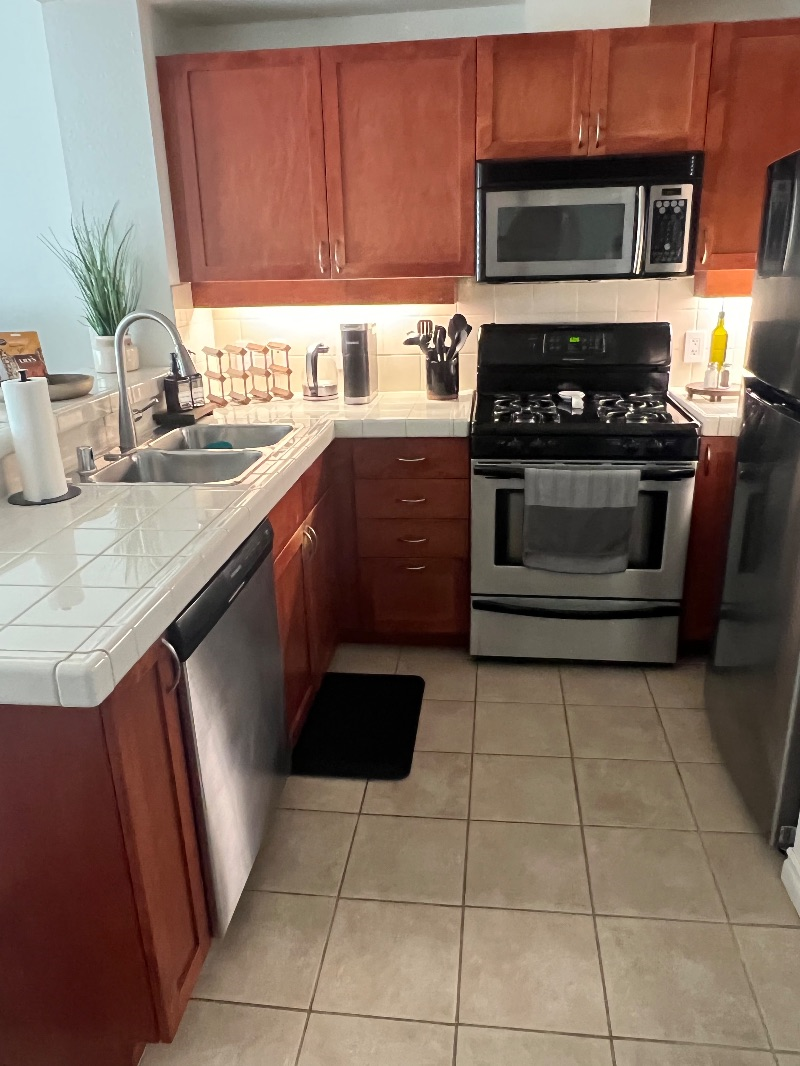 Beautiful 1 bd condo in the heart of little Italy - Photo 4