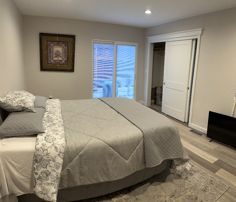 Modern, Comfortable Oasis for Medical Professionals: Prime Location Near Hospital Amenities, Newly Remodeled with Upgraded Appliances and Washer/Dryer Unit A