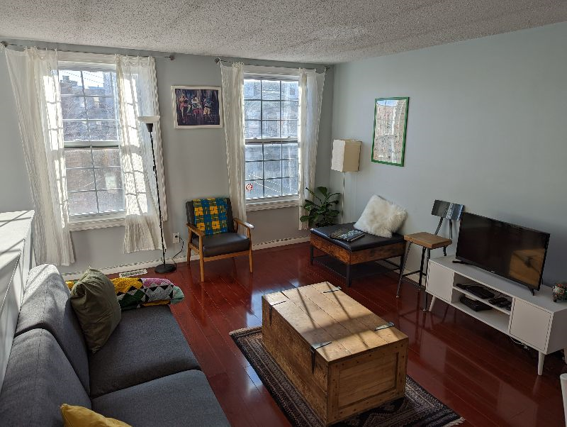 Sun-filled, private 2 Bedroom Apt, 1 block to subway - Photo 5