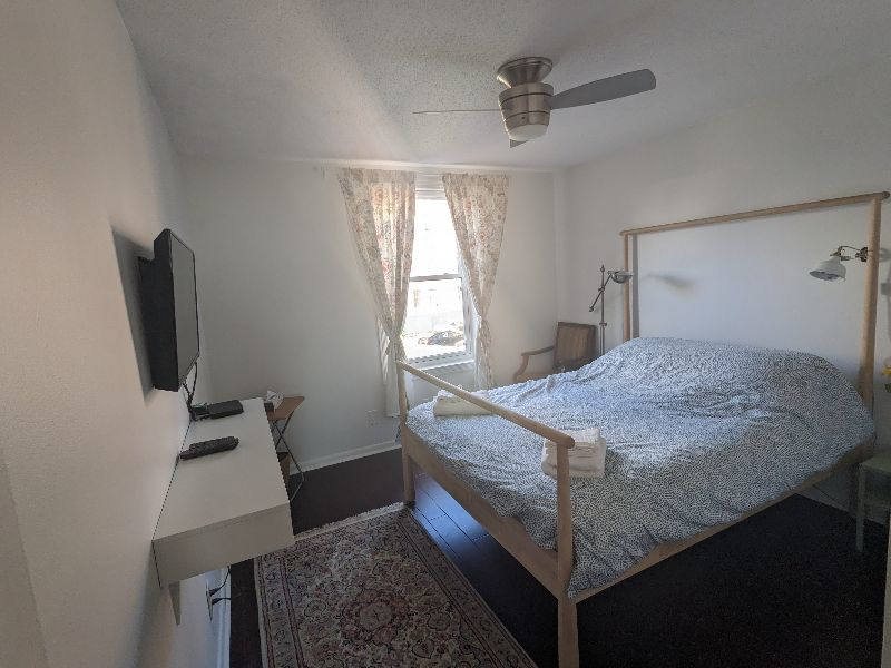 Sun-filled, private 2 Bedroom Apt, 1 block to subway - Photo 9