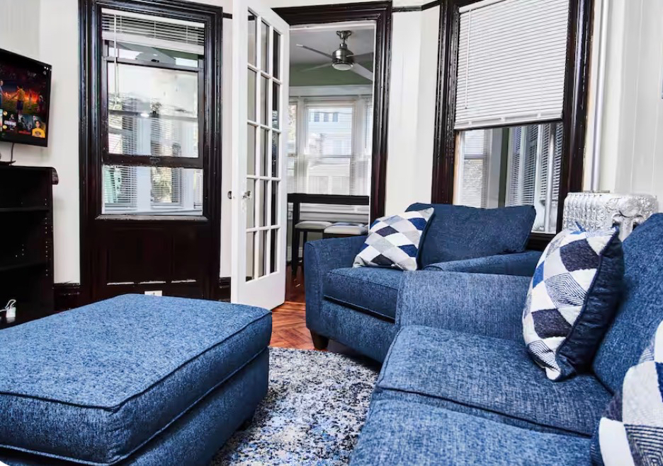 Room in spacious 3BR 1Bath near subway - Photo 1