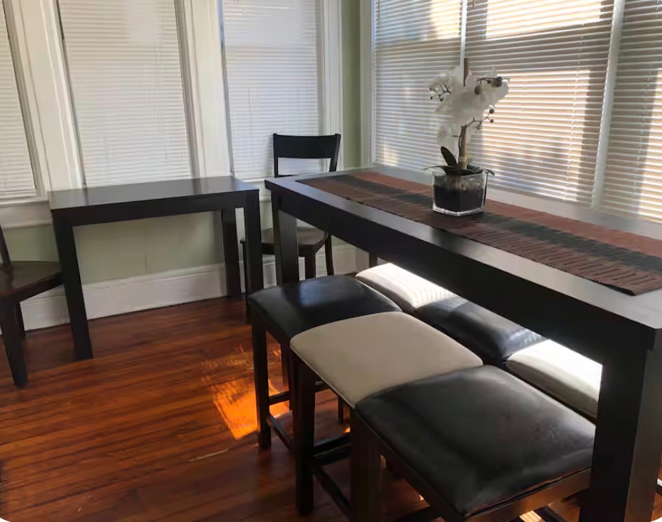 Room in spacious 3BR 1Bath near subway - Photo 6