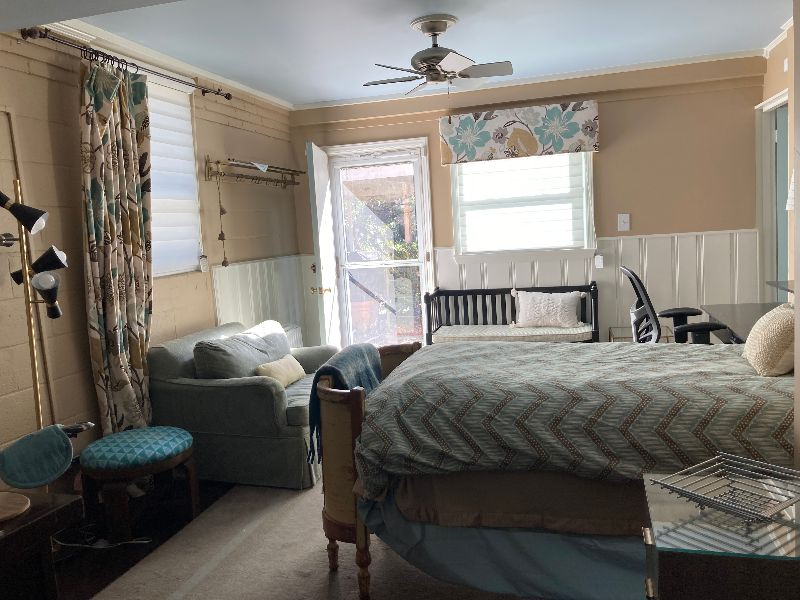 Room with en-suite bathroom and own entrance