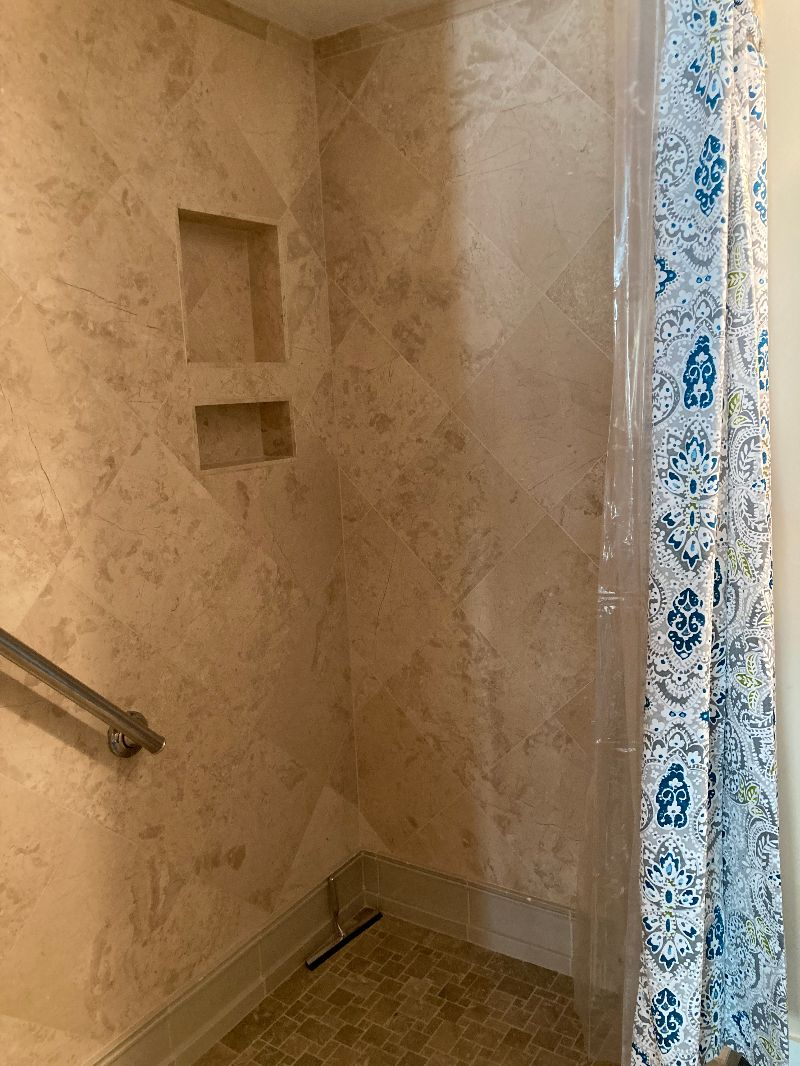 Room with en-suite bathroom and own entrance - Photo 9