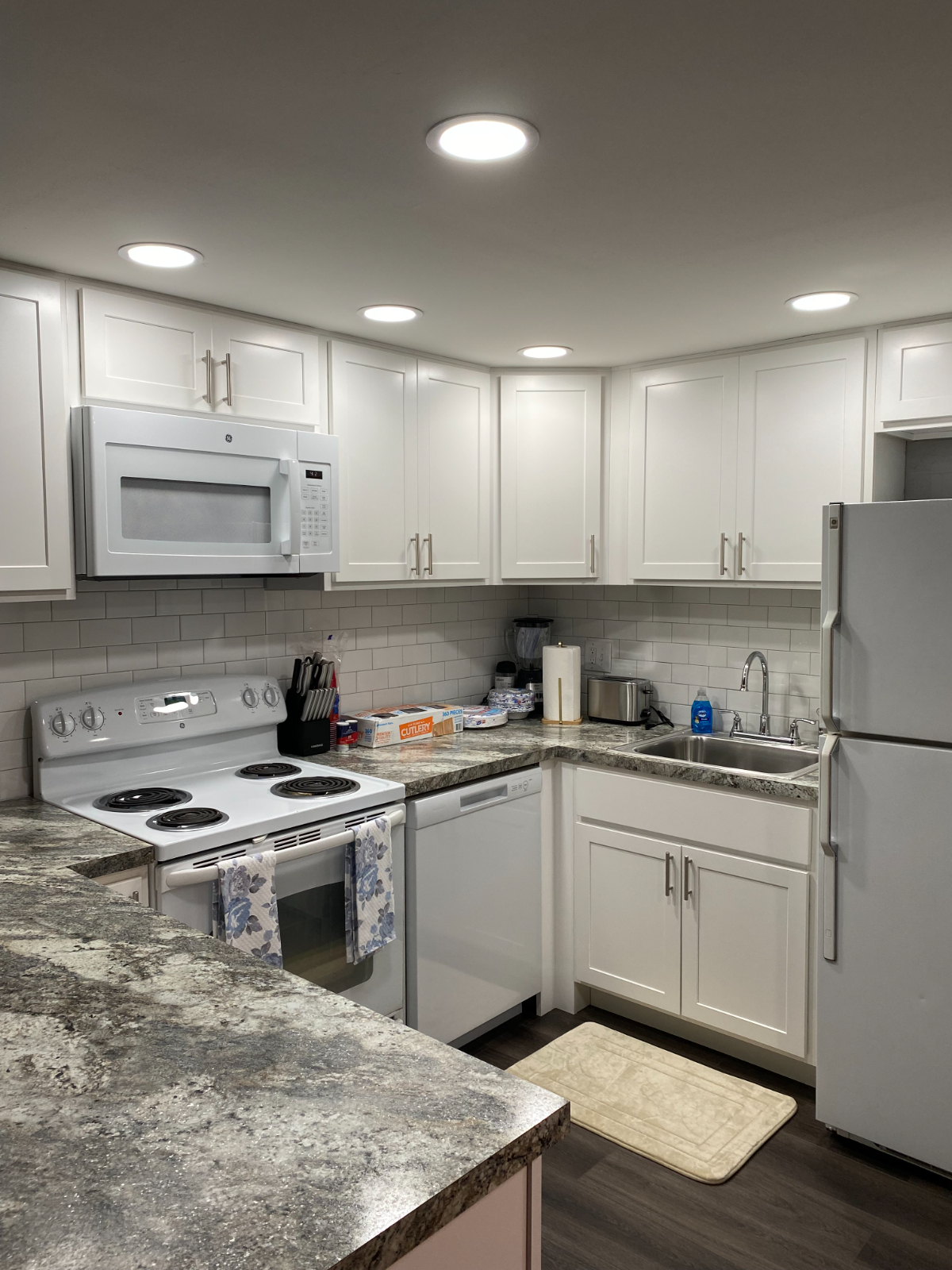 Fully Furnished Newly Renovated One Bedroom Condo - Photo 6