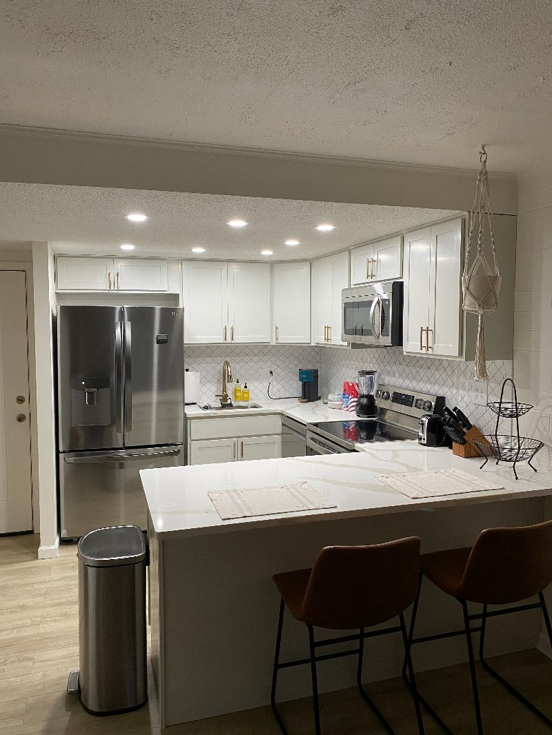 Fully Furnished Newly Renovated One Bedroom Condo - Photo 6
