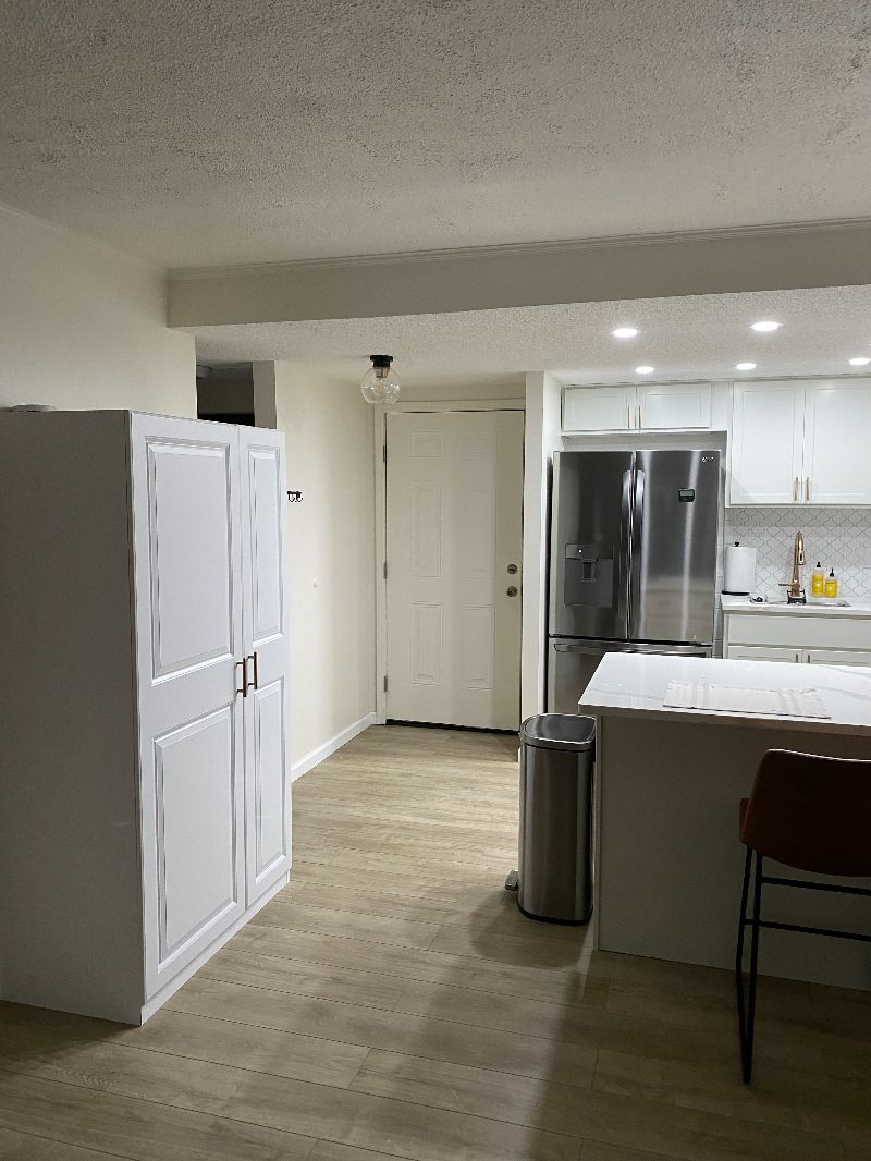 Fully Furnished Newly Renovated One Bedroom Condo - Photo 8