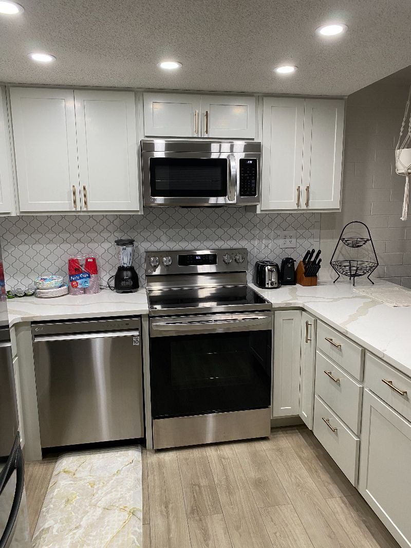Fully Furnished Newly Renovated One Bedroom Condo - Photo 7