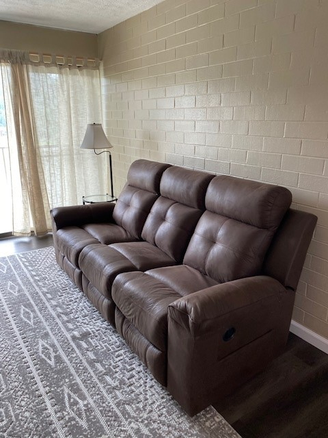 Fully Furnished Newly Renovated One Bedroom Condo - Photo 2
