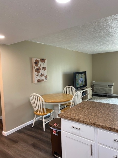 Fully Furnished Newly Renovated One Bedroom Condo - Photo 3