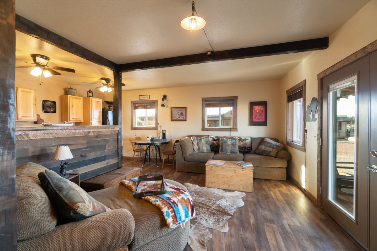 Quiet private Bunkhouse / Guest house on Ranch - Photo 5