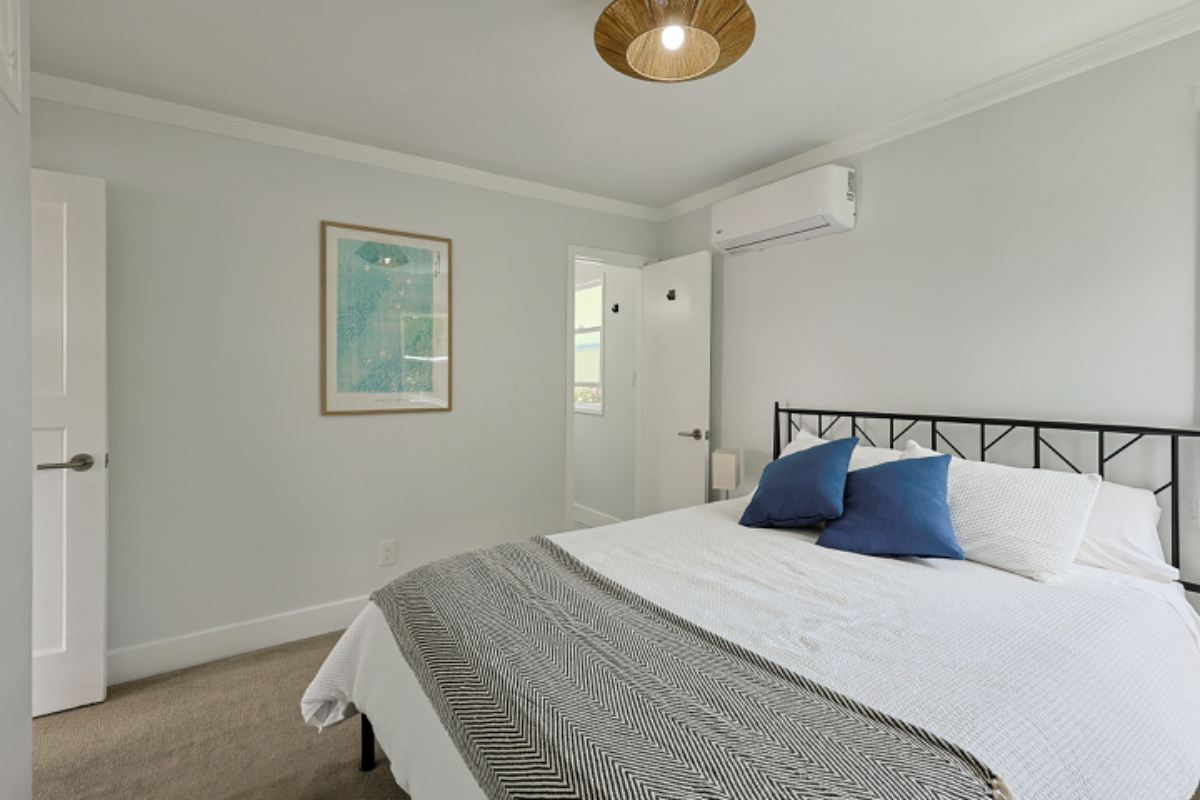 Bright and Modern One Bedroom with Parking, Pool, and Laundry - Photo 4