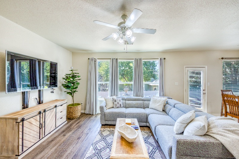 Beautiful Home near downtown Cibolo - Photo 3