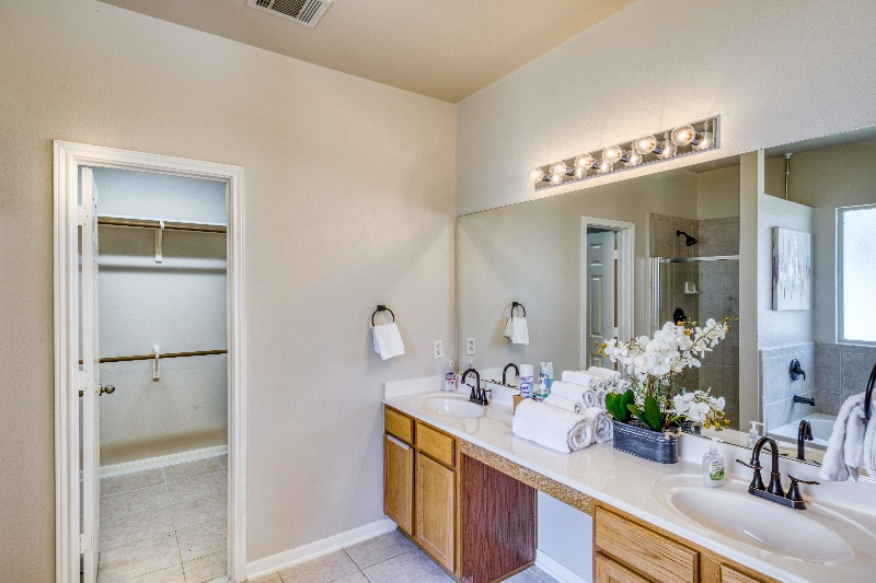 Beautiful Home near downtown Cibolo - Photo 7