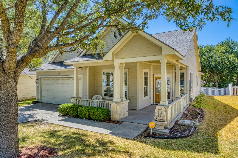 Beautiful Home near downtown Cibolo - Photo 1