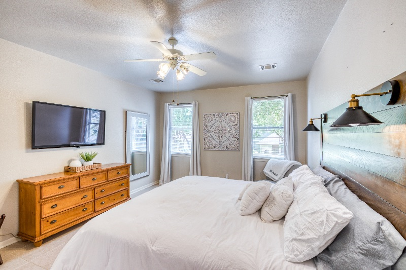 Beautiful Home near downtown Cibolo - Photo 9