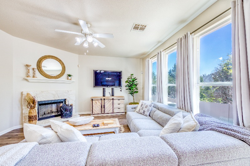 Beautiful Home near downtown Cibolo - Photo 10