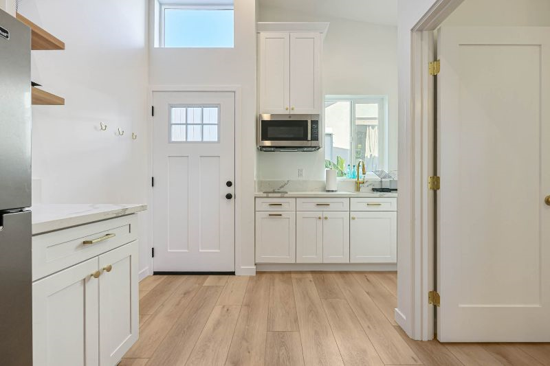 Point Loma Pearl Casita - Detached Private 1 Bedroom + 1 Bath in beachy Point Loma, CA with kitchen, parking, utilities, and more! - Photo 2
