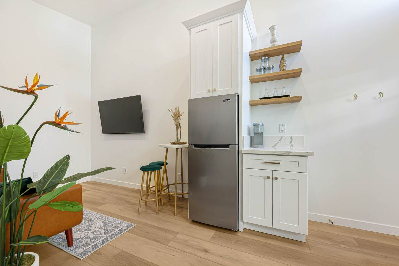Point Loma Pearl Casita - Detached Private 1 Bedroom + 1 Bath in beachy Point Loma, CA with kitchen, parking, utilities, and more! - Photo 3