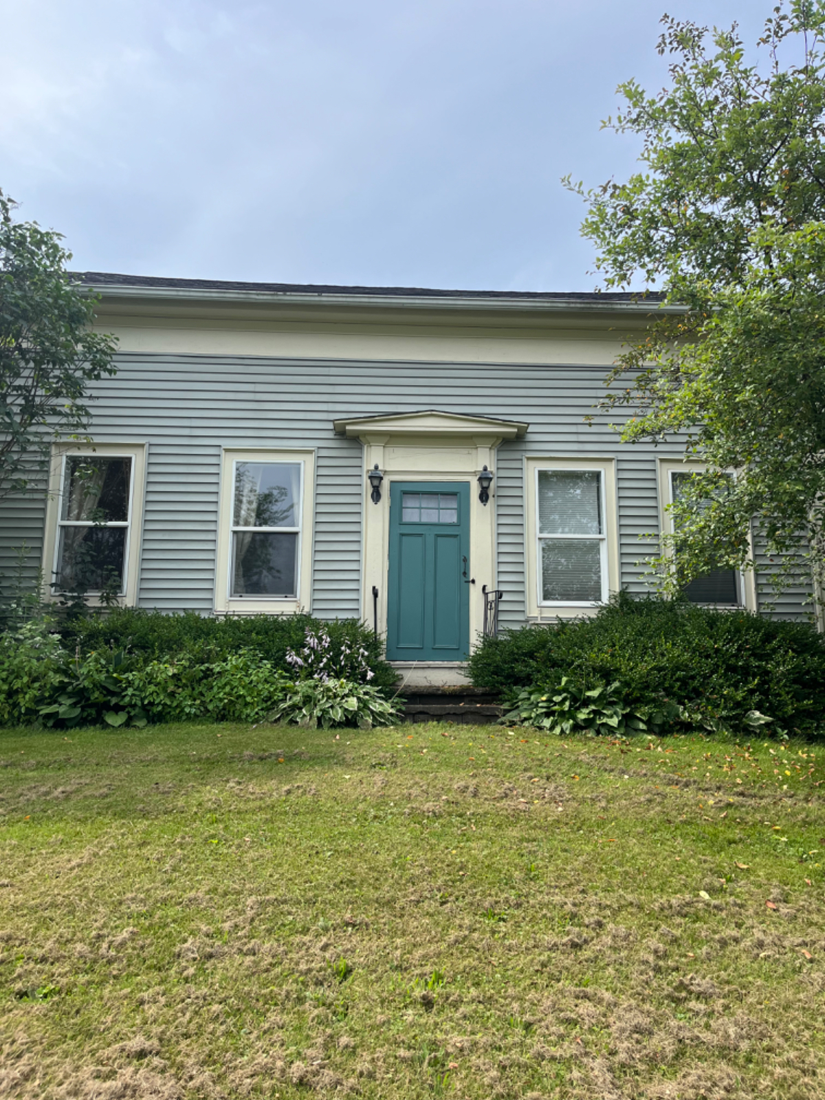 Adorable furnished House close to Hospital and Colleges.Yard  Pet Friendly - Photo 3