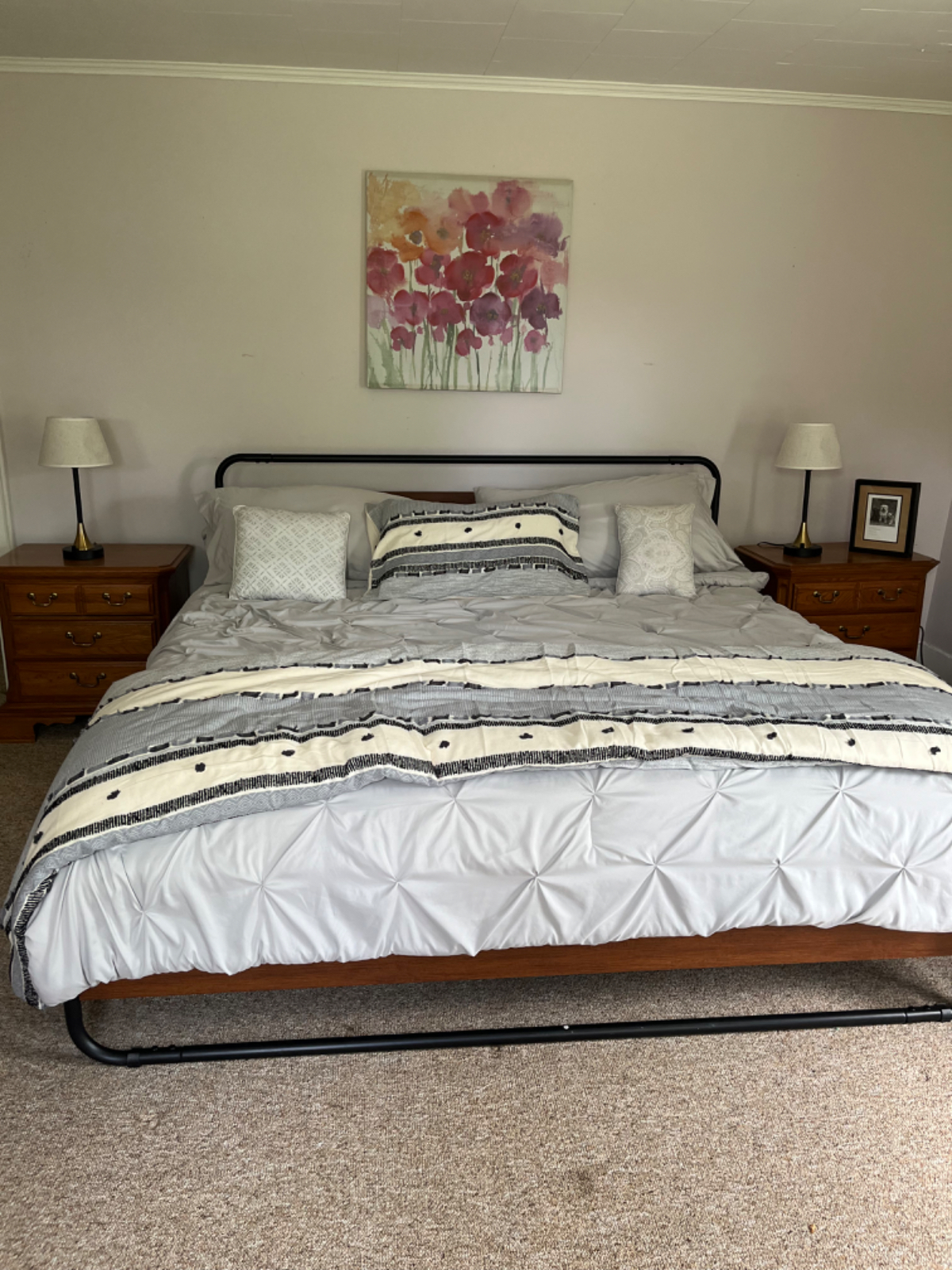 Adorable furnished House close to Hospital and Colleges.Yard  Pet Friendly - Photo 8