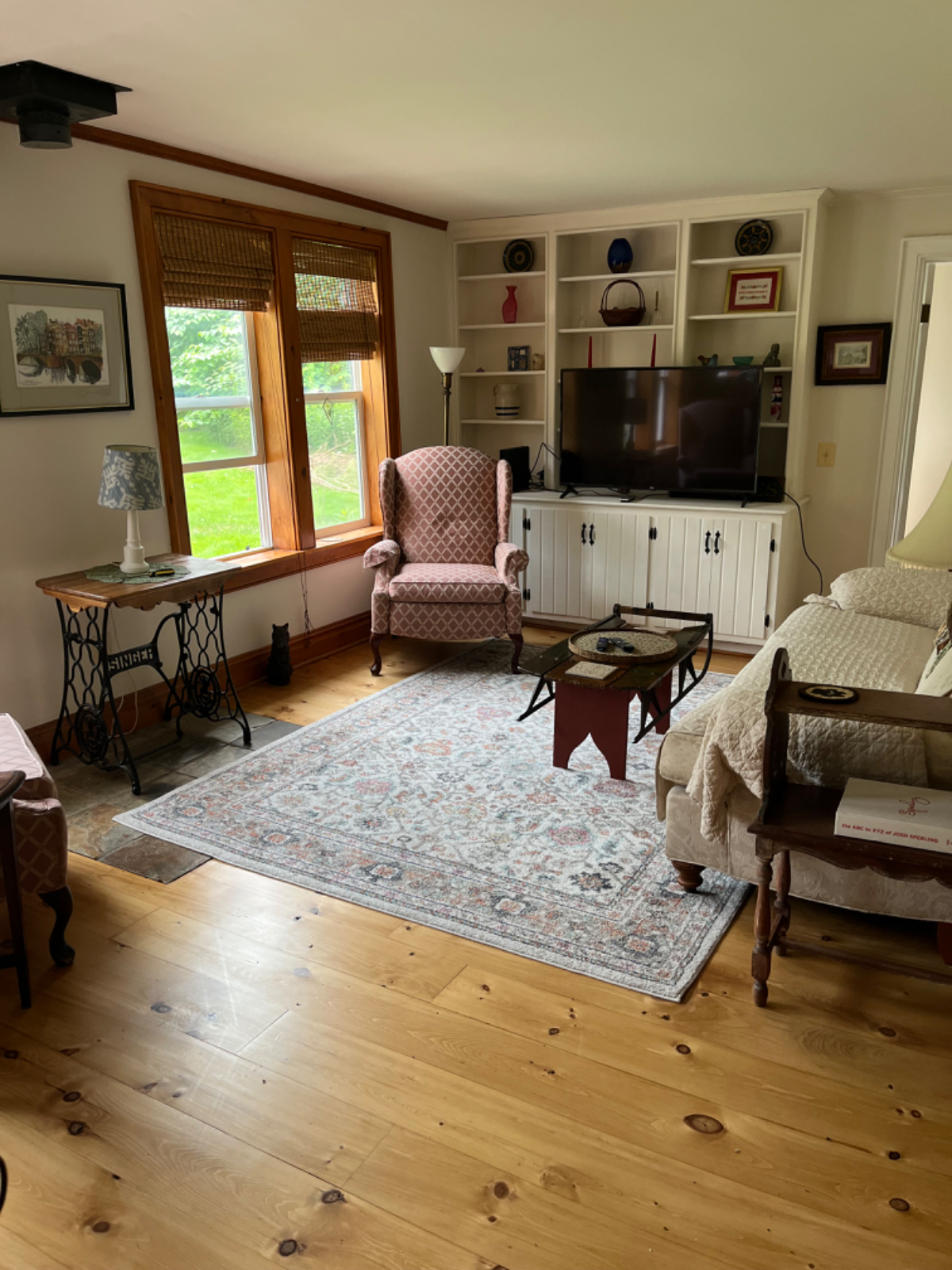 Adorable furnished House close to Hospital and Colleges.Yard  Pet Friendly - Photo 11